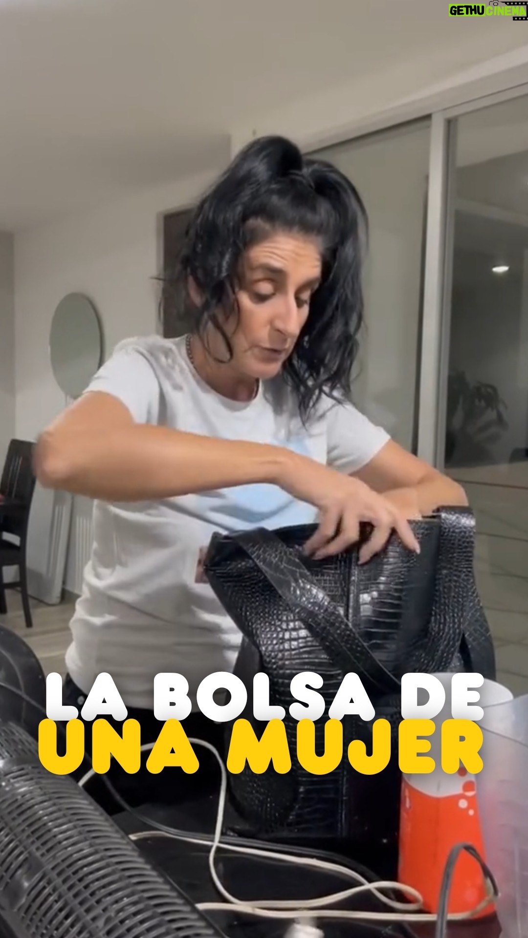 Bárbara Torres - 3 Likes - Lo que hay en la bolsa de una mujer 👜🤣

#barbaratorres #comedia #humor