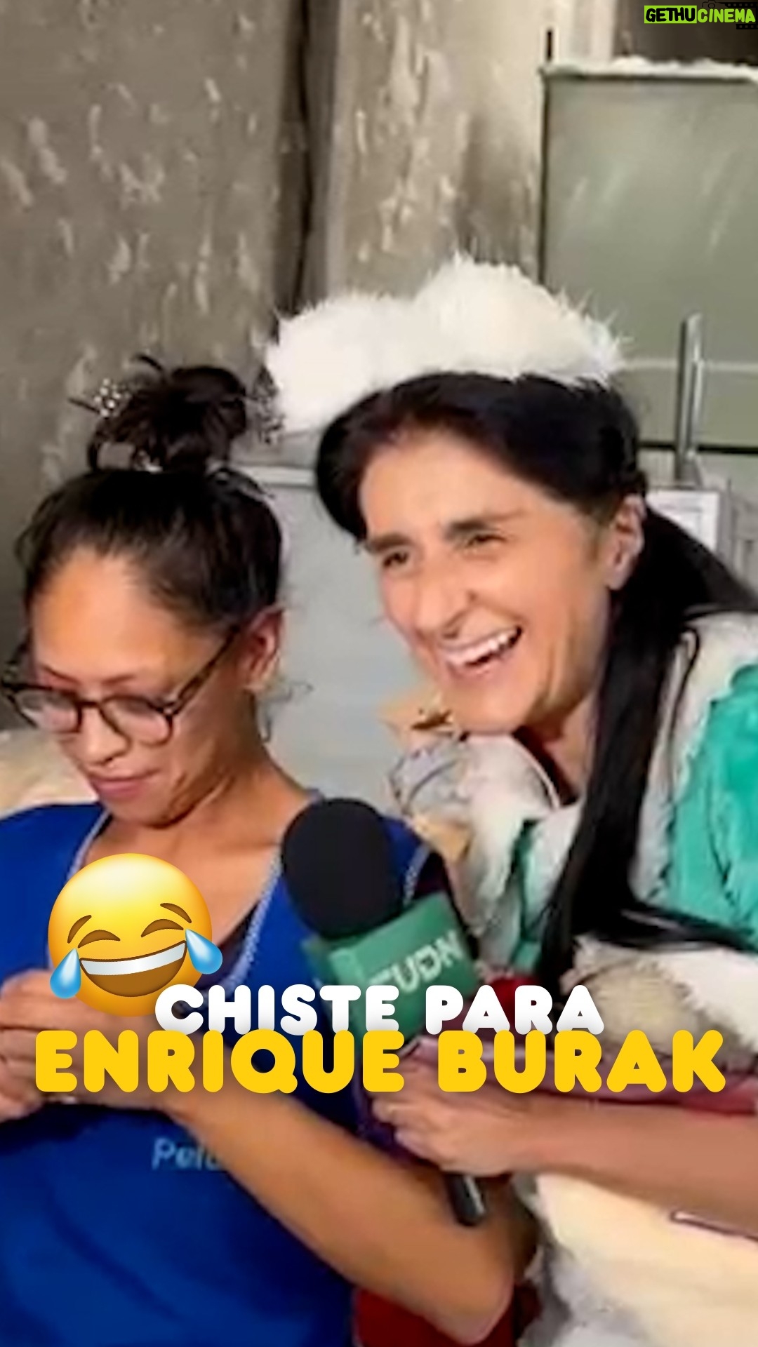 Bárbara Torres - 3 Likes - ¿Qué es algo que se come y pica? 🤔😂

#barbaratorres #excelsa #lajugada