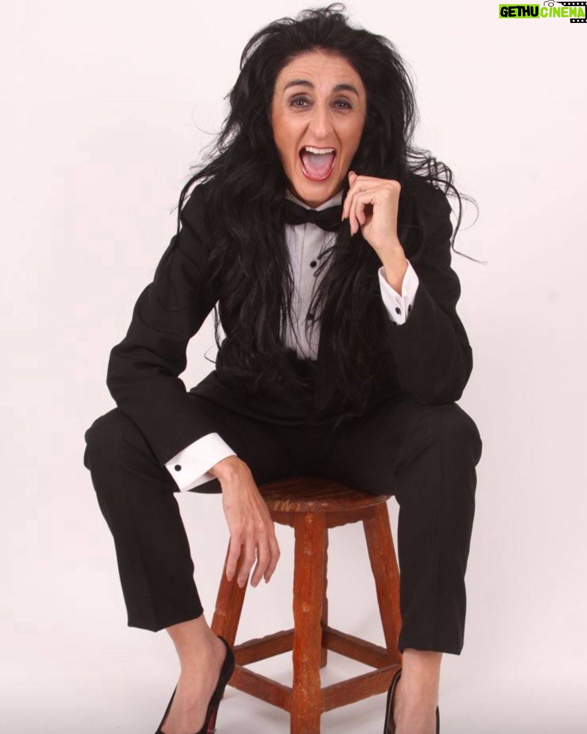 Bárbara Torres - 3 Likes - Que elegancia la de Francia 🖤🤍😜