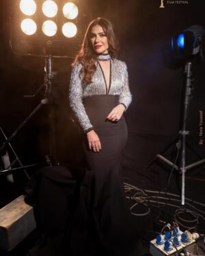 Basma Hassan Instagram - Always a pleasure and source of pride attending @cairofilmfestival 🖤🖤
Thanks due to
@saeedramzi for styling
@monaesmailmakeup
@alfredandmina
@fouadsarkisofficial
@maison7.official
And @norayoussef_photography for always capturing the moment 🖤🖤