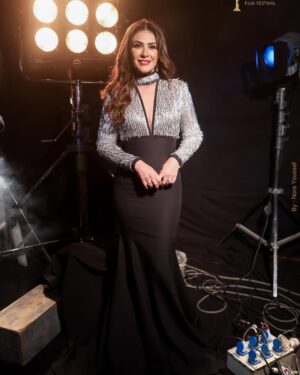 Basma Hassan Instagram - Always a pleasure and source of pride attending @cairofilmfestival 🖤🖤
Thanks due to
@saeedramzi for styling
@monaesmailmakeup
@alfredandmina
@fouadsarkisofficial
@maison7.official
And @norayoussef_photography for always capturing the moment 🖤🖤
