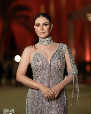 Basma Hassan Instagram - Oh how I enjoyed this look!! For the opening red carpet of @elgounafilmfestivalofficial in its 7th edition..
Special thanks due to
@kojakstudio for the dress
@glamour.jewellery for the jewelry
@maiarahmedd_ for the makeup
@alsagheersalons for the hair
@saeedramzi for putting it all together
@norayoussef_photography for ALWAYS capturing the best photos
And @injialiofficial for the video 🤩🤩🤩
PS.. in 🤍 with my Gianni Binni Sandals 😉