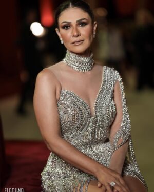 Basma Hassan Instagram - Oh how I enjoyed this look!! For the opening red carpet of @elgounafilmfestivalofficial in its 7th edition..
Special thanks due to
@kojakstudio for the dress
@glamour.jewellery for the jewelry
@maiarahmedd_ for the makeup
@alsagheersalons for the hair
@saeedramzi for putting it all together
@norayoussef_photography for ALWAYS capturing the best photos
And @injialiofficial for the video 🤩🤩🤩
PS.. in 🤍 with my Gianni Binni Sandals 😉