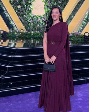Batoul Arafa Instagram - ليلة لا تنسى مليئة بالفن و الإبداع و الإبهار ، ليلة تليق بالفن العربى لتضعه على خريطة العالمية
حضور عربى و عالمى قوى و إستثنائى ، المزج ما بين الأعمال الفنية العربية و العالمية داخل الفقرات كان شئ مبهر و يدعو للفخر
كل شئ كان رائع ، مغرومة بالإضاءة و المؤثرات البصرية كانت فوق الخيال
شكراً معالى المستشار تركى ال الشيخ ابداعك لا يعرف حدود @turkialalshik 🙏❤️👏🌹🔥
Dress : @elisabettafranchi
Clutch : @dolcegabbana
Shoes : @versace
jewellery : @elkasrjewelry
Styled by : @osama.eldeebstyle
Hair : Elie
Make up : @abirdibmakeupartist
#batoul_arafa #batoularafa #بتول_عرفة #joyawards #riyadhseason #gea