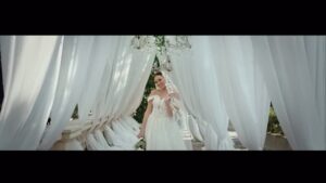 Batoul Arafa Instagram - Soon inshaa Allah 

Obaida - ضحكتك بالدنيا 

Produced by : lifestylez studios 
Directed By : Batoul Arafa 

Lyircs by : Ahmed Samy 
Composed by : Khaled Soultan 
Arranged & Music by : Haroun 
Mix & master : Mohamed Goda

DOP : Aly Adel 
Art director : Ramy Darrag 

Edit by : Mohamed Galal 

Colorist: Hesham Ismail 

VFX: overdose 

Wedding planner : Ahmed Yassin 

Executive Producer : Zakaria Elkafas 

Exécutive director : Ahmed Gamal 

Assistant director : Fathy Salem 
  Rabab Tarek 

stylist : Rema Kotb 
Jellewry: Bijoux 
Wedding Dress by : Samah Mahran 
Pre wedding accessoires by : Qamar 
Suits : elsynny 
 
Obaida Make up artist : Alaa Mahran 
Make up artist : Mohamed Ismail 
Obaida Hairdresser : Ahmed Samir 
Hairdresser : Ismail Eleskandarany 

Assistant art director : Passaint Elhawary 

Freefly operator: Koyman 

Assistant stylist : Medo Elhala 
 

Field Producer :  Mohamed Abd Elnasser 

Production Manager : Karim Mamdouh 

 

Making off : Kodak 
 

Video assist : samy Zizo 

#batoul_arafa #بتول_عرفة