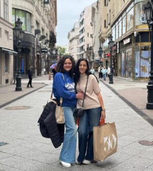 Batoul Arafa Instagram - 👭💖

#hungry #budapest #qualitytime 
#europe 
#friendship #girls #lady 
#batoularafa #rababtarek #بتول_عرفة