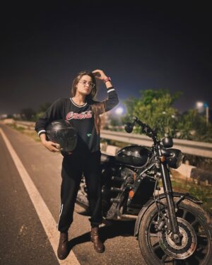 Beauty Singh Rajput Instagram - Tum,mein, or pahado par lambi bike ride 🫶🏻💫
.
.
.
.
.
.
.
@beautyrajput25 #beautyrajput25
#pic #pictures #picoftheday #insta #instagram #love #mountains #bike #bikeride