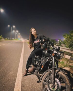 Beauty Singh Rajput Instagram - Tum,mein, or pahado par lambi bike ride 🫶🏻💫
.
.
.
.
.
.
.
@beautyrajput25 #beautyrajput25
#pic #pictures #picoftheday #insta #instagram #love #mountains #bike #bikeride