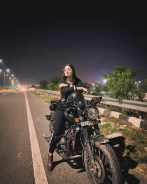 Beauty Singh Rajput Instagram - Tum,mein, or pahado par lambi bike ride 🫶🏻💫
.
.
.
.
.
.
.
@beautyrajput25 #beautyrajput25
#pic #pictures #picoftheday #insta #instagram #love #mountains #bike #bikeride