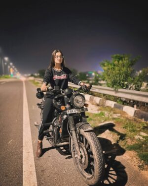 Beauty Singh Rajput Instagram - Tum,mein, or pahado par lambi bike ride 🫶🏻💫
.
.
.
.
.
.
.
@beautyrajput25 #beautyrajput25
#pic #pictures #picoftheday #insta #instagram #love #mountains #bike #bikeride