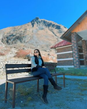 Beauty Singh Rajput Instagram - Me and Mountains 🏔️💝
.
.
.
.
.
.
@beautyrajput25 #beautyrajput25
#mountains #vibe #alone #love #your #pic #picture #picoftheday