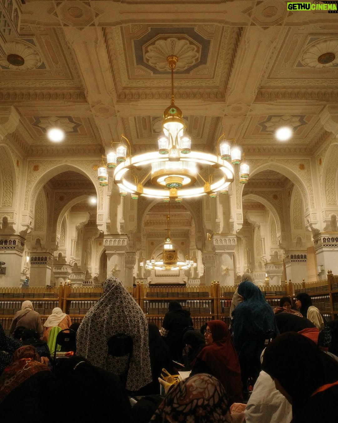 Beby Tsabina - 535.7K Likes - 🕋🤎لَبَّيْكَ اللَّهُمَّ لَبَّيْكَ