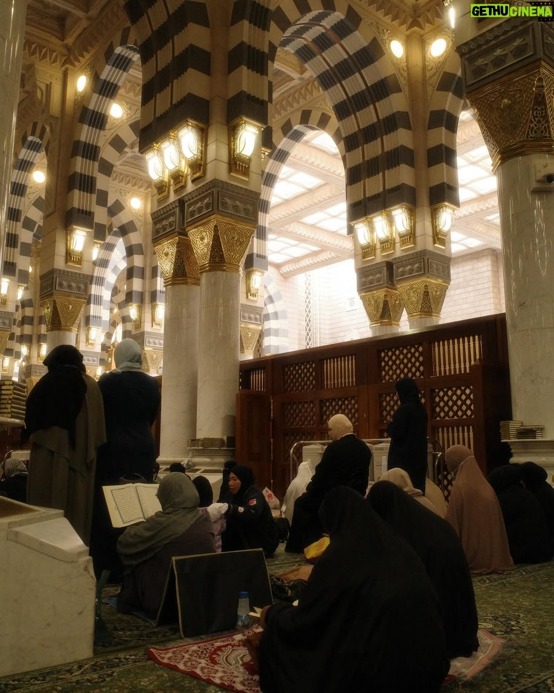 Beby Tsabina - 535.7K Likes - 🕋🤎لَبَّيْكَ اللَّهُمَّ لَبَّيْكَ