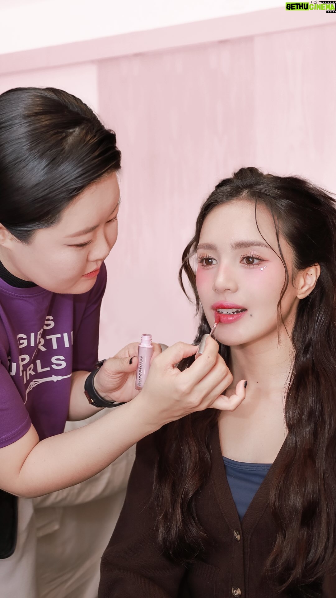 Beby Tsabina - 201.8K Likes - Gossiping (plus a little spoiler 👀) with @jinakim_0702 while getting ready for the K-Beauty Backstage event

#KBeautyBackstage #BarenblissBackstage #BNBKBeautyBackstage