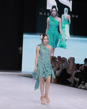 Beby Tsabina Instagram - Kemarin di Indonesian Fashion Aesthetic for @nabilamisha_fashion super talented! Congratulations š©µš