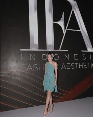Beby Tsabina Instagram - Kemarin di Indonesian Fashion Aesthetic for @nabilamisha_fashion super talented! Congratulations 🩵🐚