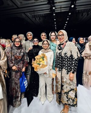 Beby Tsabina Instagram - Kemarin di Indonesian Fashion Aesthetic for @nabilamisha_fashion super talented! Congratulations 🩵🐚