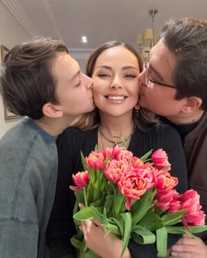 Bekbaeva, Maya Tolegenkyzy Instagram - Любите и будьте любимы, дорогие женщины! Цените себя, дорожите каждым днем, в круговороте дел и забот находите время на то, чтобы остановиться, полюбоваться небом, вдохнуть солнышко и аромат цветов, обнимайте любимых, целуйте их и говорите обо всем на свете! Мечтайте, творите, живите! Мы самые прекрасные создания на этой планете! Мы дарим жизнь, мы и есть сама жизнь! ❤️