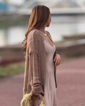 Bekbaeva, Maya Tolegenkyzy Instagram - Как же приятно в выходной день снять деловой костюм, облачиться в легкий, женственный наряд, выйти на улицу, а там… Весна! Наслаждаться ею! Срочно! 🥰
Как Вам мой образ от @2happy_kz ? Я себя в нем очень органично чувствую, с радостью поддерживаю отечественного производителя 👌