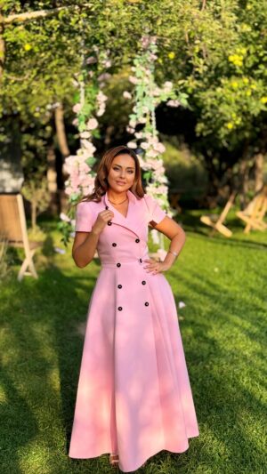 Bekbaeva, Maya Tolegenkyzy Instagram - Решила оставить озвучку мужа🤣 Оцените выдержку @adil__nurtai
И мое платье от @venera.kopeeva
