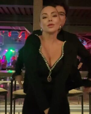 Bekbaeva, Maya Tolegenkyzy Instagram - Иногда мы ходим на свидания…Сидим в ресторане, а потом идем куда-нибудь потанцевать. Я думаю, это нужно делать, даже если вы вместе очень много лет. Тем более нужно…Сегодня пятница. Пригласите свою половину…
#Папамама❤️
