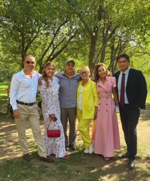 Bekbaeva, Maya Tolegenkyzy Instagram - Дәулет, Алтынай! Үйлену күніңізбен құттықтаймын! Көтерген шаңырақтарың биік болсын!
Это был красивейший праздник, который останется в памяти навсегда 🥰❤️ Пусть Ваша жизнь будет такой же светлой, наполненной любовью, цветами и красотой! Листайте карусель👉