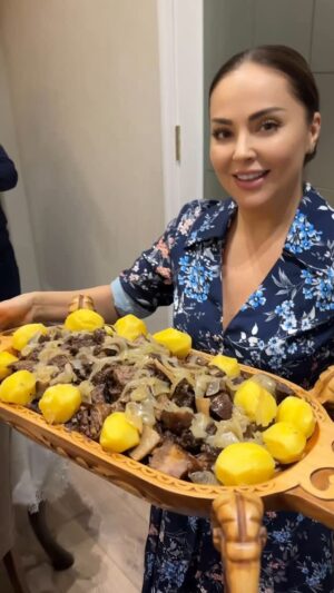 Bekbaeva, Maya Tolegenkyzy Instagram - Наша многонациональная семья поздравляет всех с Днем Единства Народа Казахстана! 🇰🇿❤️ Будьте счастливы и берегите друг друга! Смотреть до конца! 🤣