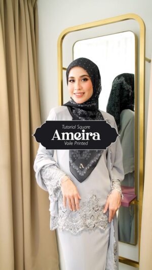 Bella Dally Instagram - Kalini min nak belanja tutorial with our newest cotton voile collection, Square Ameira in Black. Pair it with Stila Kurung (comes with free shawl) and style kan atas bahu. Lawa kan 🥰