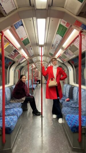 Bella Dally Instagram - When the tube is empty. Happy Holidays everyone! ✨