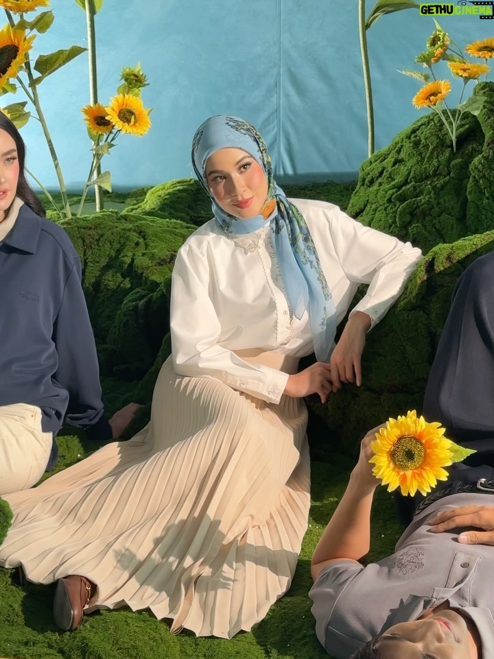 Bella Dally - 3 Likes - Behind every masterpiece is a whole team! Here’s a glimpse of the work behind the Van Gogh Museum x Ariani collection. It was a lot of fun shooting this campaign! Head on to @galeriariani for new updates! 🎨🖼️