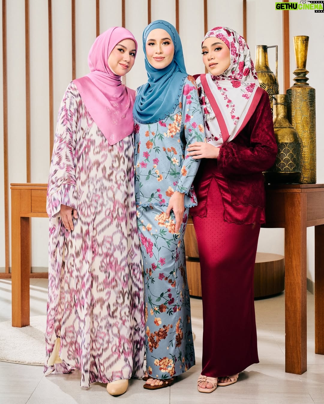 Bella Dally - 3.8K Likes - Lebaran tahun ini lebih istimewa dengan koleksi raya Ariani yang menawarkan lebih daripada 100 koleksi baju raya dan lebih 50 koleksi tudung. Dari baju kurung dan kebaya sehingga jubah, abaya, tunic, kaftan, serta set sedondon untuk seisi keluarga, setiap rekaan menjanjikan kesempurnaan untuk semua.

Koleksi tudung pula terdiri daripada tudung square, shawl, instant, tudung bersulam, dan tudung bertabur diamond dalam pelbagai corak serta lebih 20 pilihan warna yang kekal evergreen dan cantik.

Nantikan koleksi Hikayat Ariani Edisi Kedua pada Jumaat ini, 24 Januari di website Ariani dan semua cawangan Ariani seluruh Malaysia. ❤️