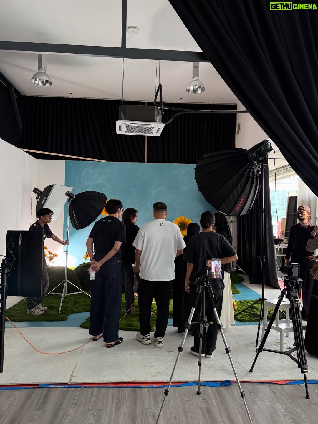 Bella Dally - 3 Likes - Behind every masterpiece is a whole team! Here’s a glimpse of the work behind the Van Gogh Museum x Ariani collection. It was a lot of fun shooting this campaign! Head on to @galeriariani for new updates! 🎨🖼️