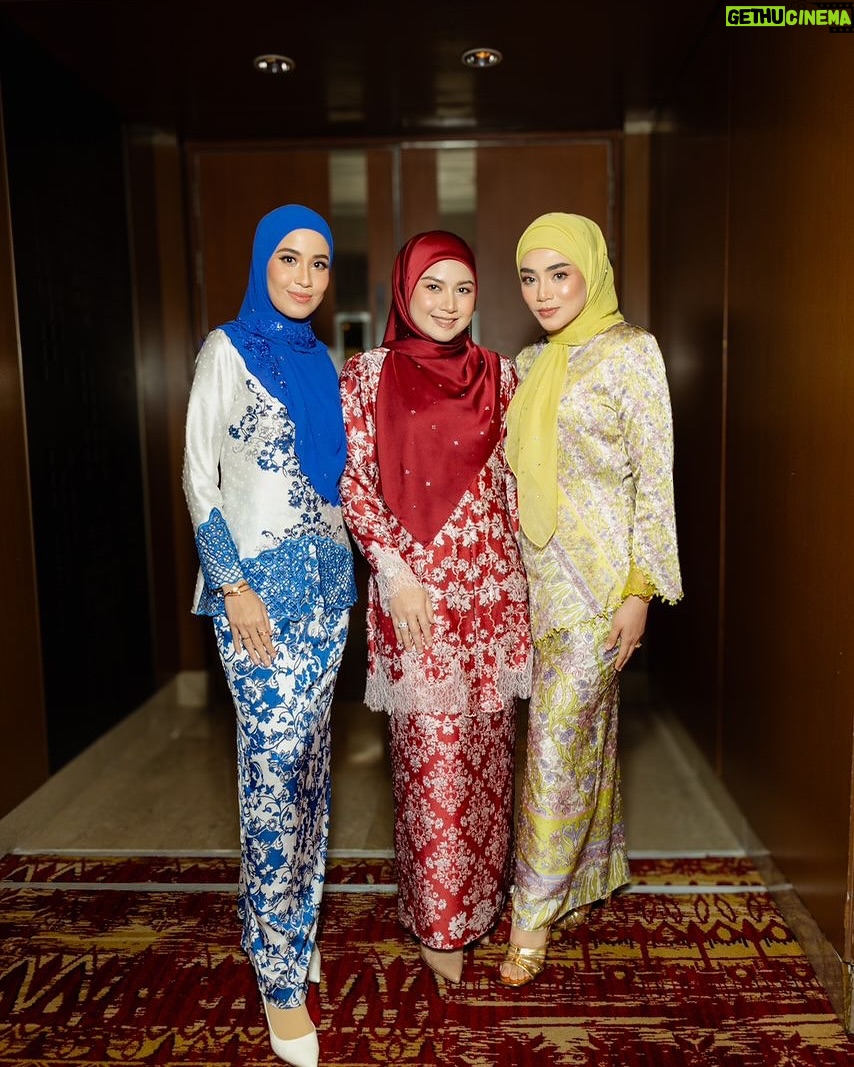 Bella Dally - 11.8K Likes - You know that feeling when you meet someone you can talk to about anything and trust completely? That’s exactly what I have with these two. Working together is always a bliss—filled with laughter, support, and shared passion. My heart is so full knowing I get to call them my Ariani sisters! Alhamdulillah for our paths crossing✨🩷