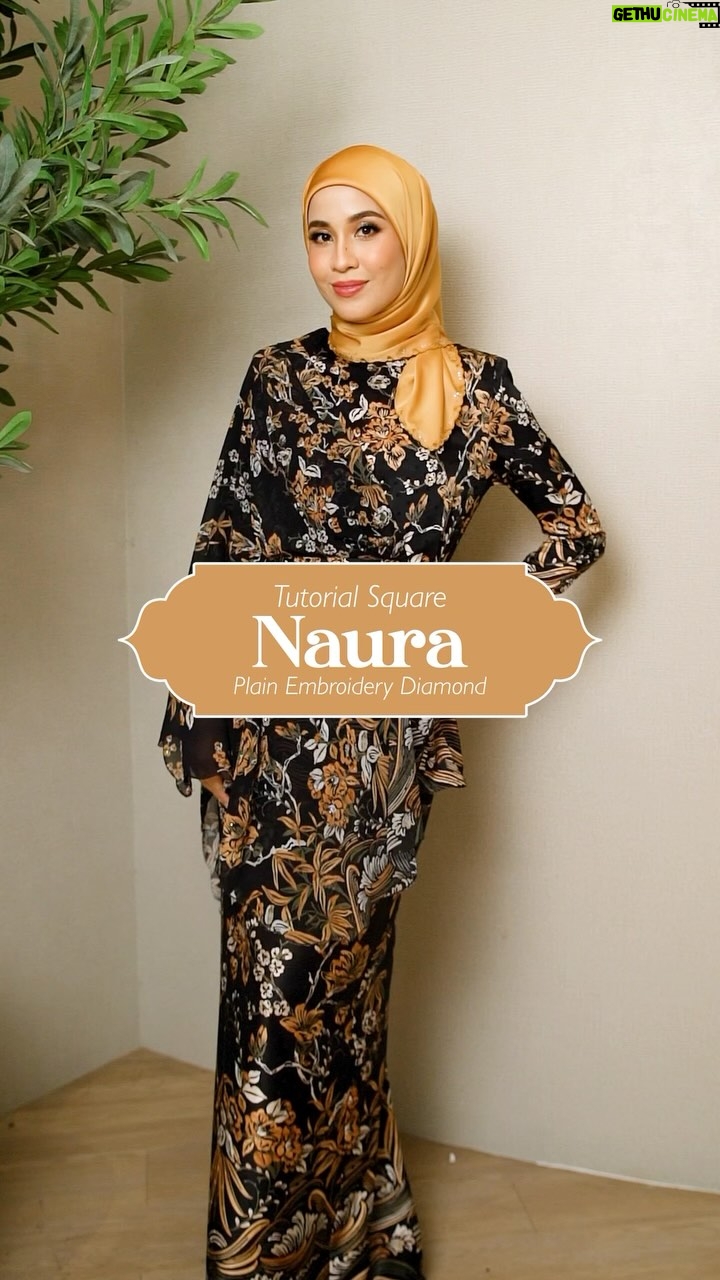 Bella Dally - 1.5K Likes - Ramai betul tanya pasal Faylene Kurung ni. Design yang sangat modern & exclusive, cutting pun terletak cantik. Yang paling best, ada attach sekali selendang atas bahu baju, barulah nampak extra time raya nanti 😍