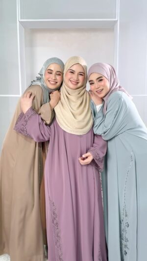 Bella Dally Instagram - Ariani x @bokitta membawa 4 rekaan eksklusif untuk memudahkan anda tampil cantik dan effortless. Sesuai untuk semua peminat tudung instant di luar sana! Dapatkan koleksi ini sekarang, hanya di arianionline.my atau di butik Ariani yang berdekatan 💖