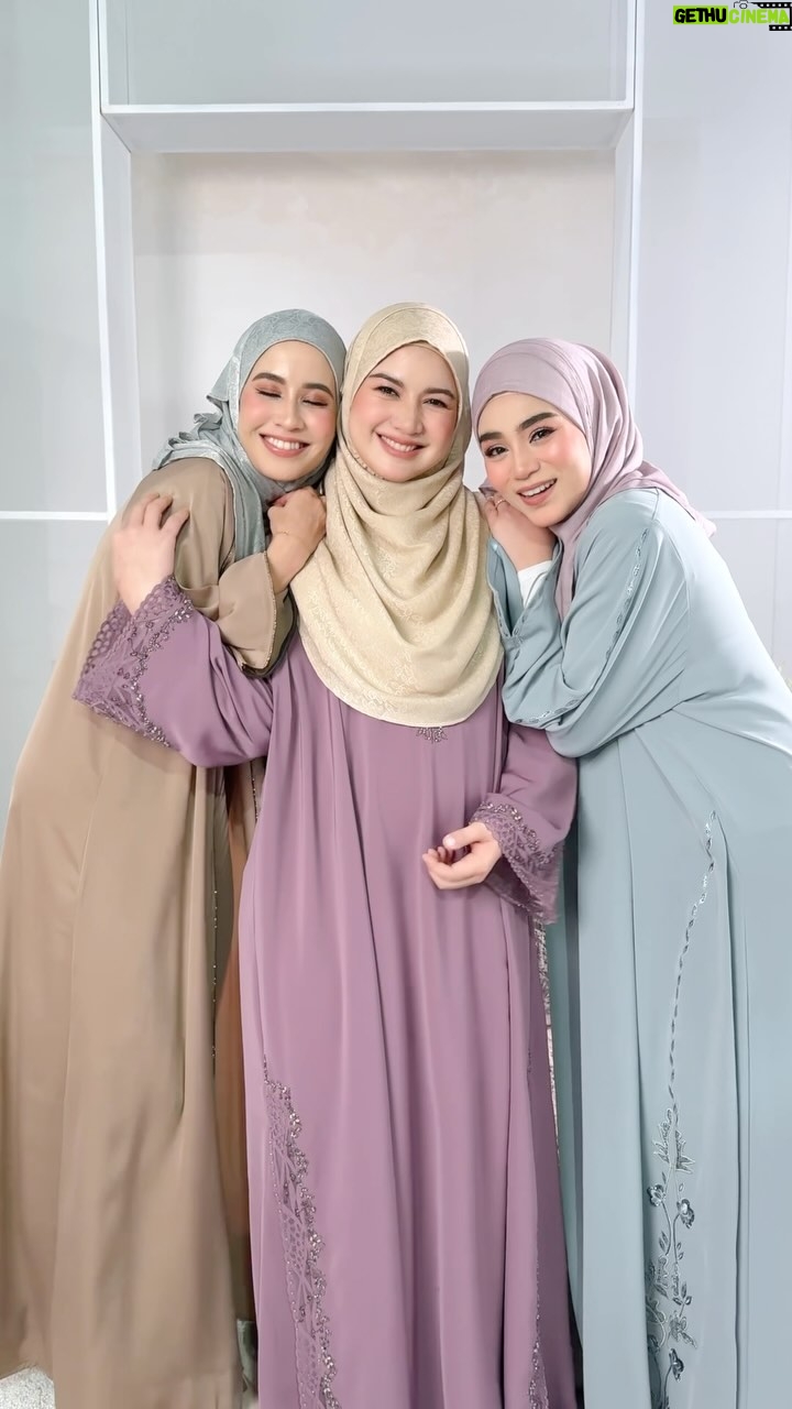 Bella Dally - 3.6K Likes - Ariani x @bokitta membawa 4 rekaan eksklusif untuk memudahkan anda tampil cantik dan effortless. Sesuai untuk semua peminat tudung instant di luar sana! Dapatkan koleksi ini sekarang, hanya di arianionline.my atau di butik Ariani yang berdekatan 💖