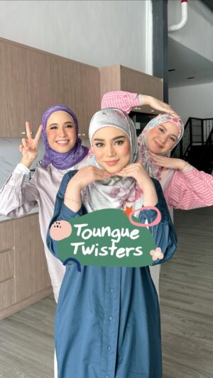 Bella Dally Instagram - Tongue Twisters with Ariani Sisters 🫶🏼 Siapa-siapa yang nak exercise lidah boleh cuba sebut perkataan ni laju- laju 🤪
🧕🏼 @uyainaarshad in Square Naiya
🧕🏼 @lisasurihani in Square Lucena
🧕🏼 @belladally in Shawl Viola