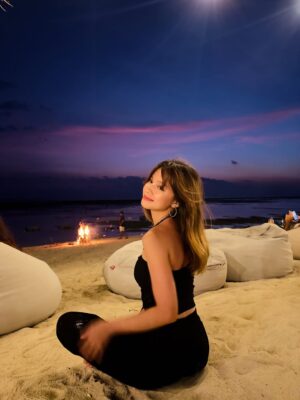 Bella Graceva Instagram - 01:47pm
with intention, with love, with light 🪐