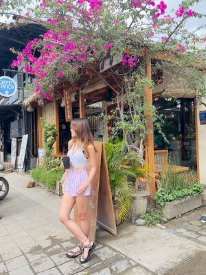 Bella Graceva Instagram - 02:56pm
that early morning peace 🌺