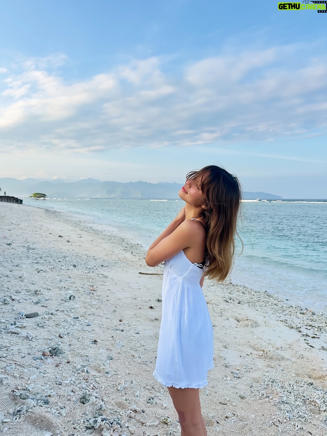 Bella Graceva - 3 Likes - 05:30pm
breathe, go easy on yourself.
whatever you do, let that be enough 🤍