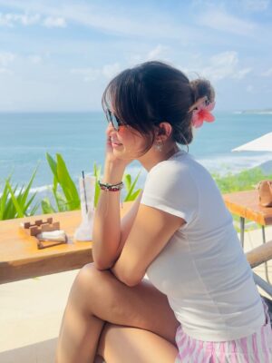 Bella Graceva Instagram - 05:57pm
sunkissed 🌞🤍
