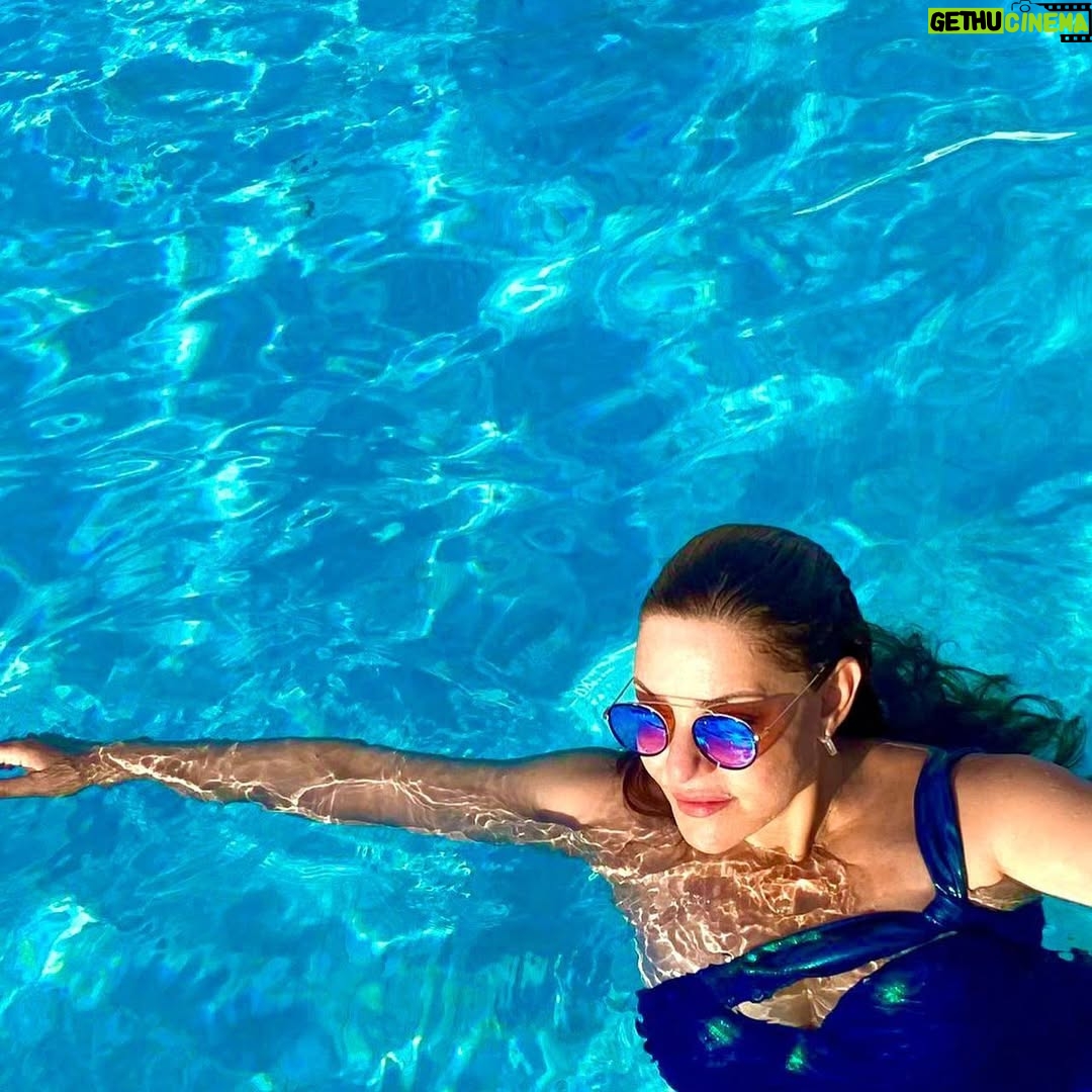 Beya Zardi - 23.9K Likes - L âme bleue seule porte en elle du rêve ❤️