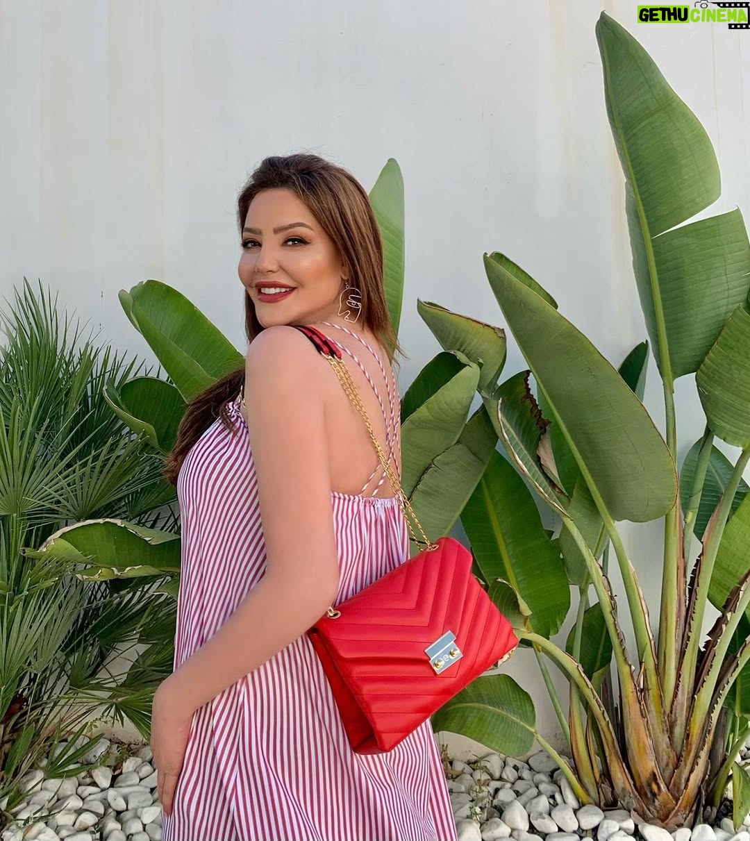 Beya Zardi - 33.7K Likes - #Rouge 💄