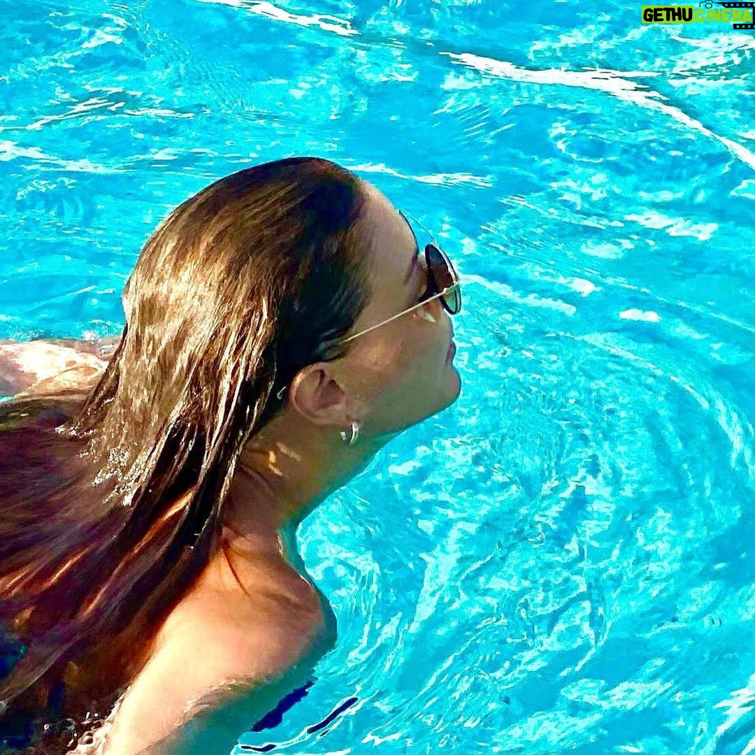 Beya Zardi - 23.9K Likes - L âme bleue seule porte en elle du rêve ❤️