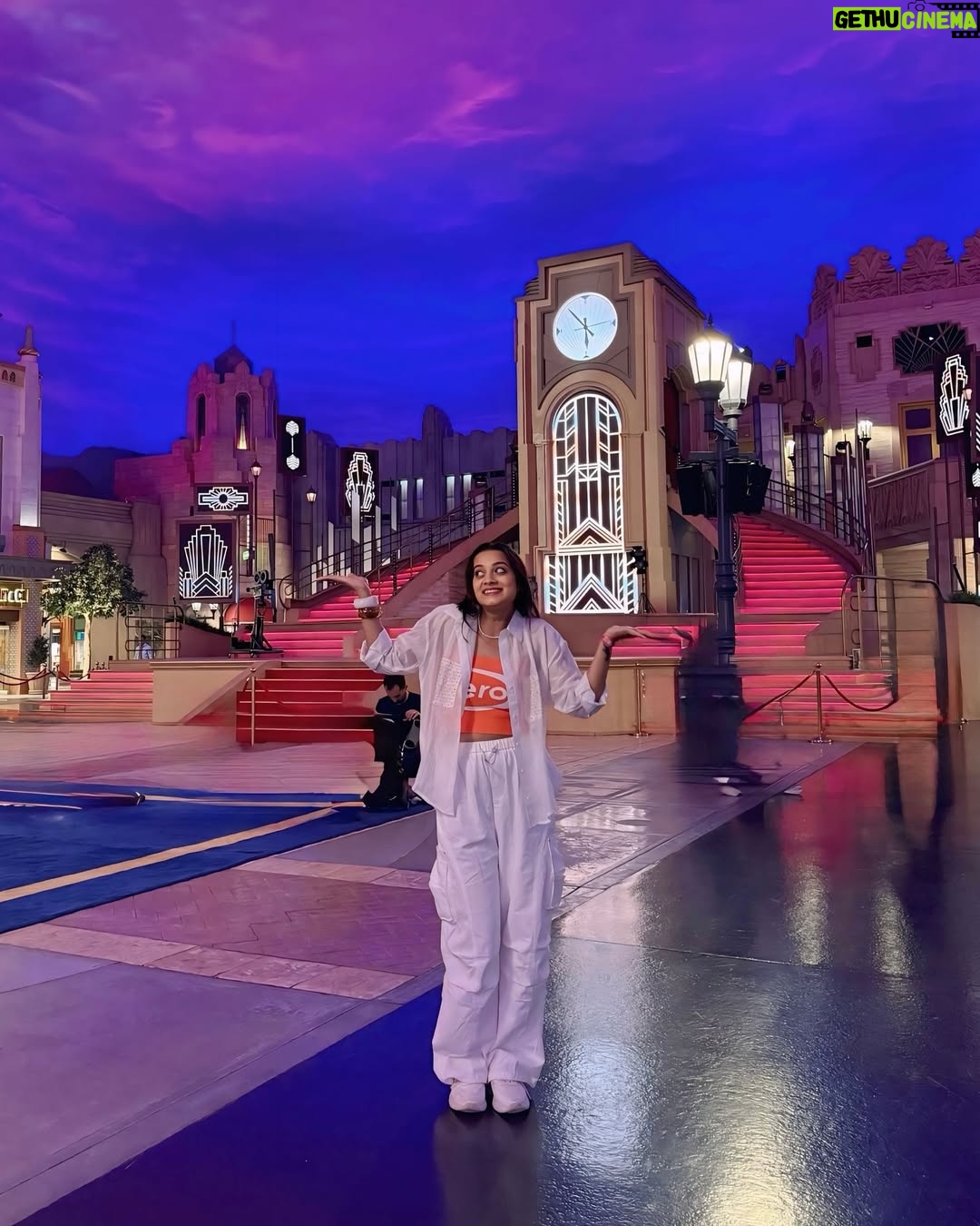 Bhagyashree Sonvane - 2.5K Likes - Recall my childhood memories😍 
@airarabiagroup @visitabudhabi @wbworldyasisland @yasisland 
#NonstopadventuresAUH 

#abudhabi #travel #love #childhood #memories #foryoupage