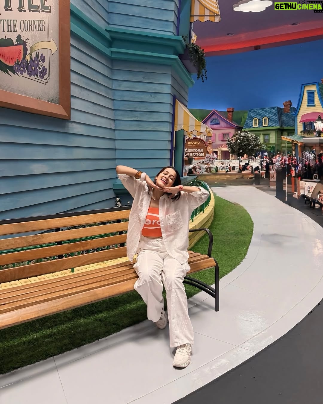 Bhagyashree Sonvane - 2.5K Likes - Recall my childhood memories😍 
@airarabiagroup @visitabudhabi @wbworldyasisland @yasisland 
#NonstopadventuresAUH 

#abudhabi #travel #love #childhood #memories #foryoupage