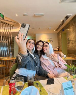 Bhagyashree Sonvane Instagram - Hey cuties ♥️🌸
@mayaabdelhamid_ @aliaabdelhamid_
#abudhabi #love #travel #foryoypage #photooftheday