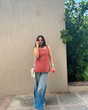 Bhagyashree Sonvane Instagram - In my girly girl era🌷🎀
.
.
.
.
#flowers #vibe #photography #love #trending #foryoypage #kurti #traditional #wearing #explorer #ootd #outfitoftheday #instagrampost #post #exploremore #fyp #fashiongram