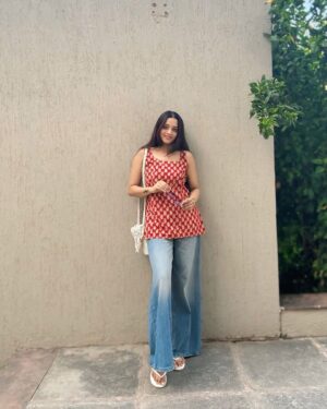 Bhagyashree Sonvane Instagram - In my girly girl era🌷🎀
.
.
.
.
#flowers #vibe #photography #love #trending #foryoypage #kurti #traditional #wearing #explorer #ootd #outfitoftheday #instagrampost #post #exploremore #fyp #fashiongram