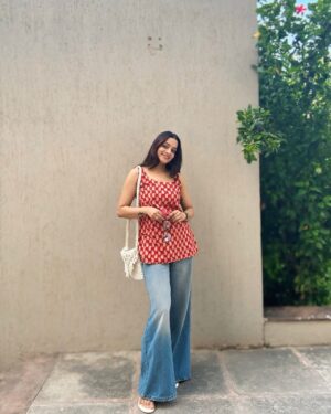 Bhagyashree Sonvane Instagram - In my girly girl era🌷🎀
.
.
.
.
#flowers #vibe #photography #love #trending #foryoypage #kurti #traditional #wearing #explorer #ootd #outfitoftheday #instagrampost #post #exploremore #fyp #fashiongram